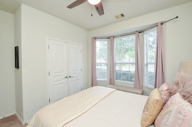 Building Photo - 9422 Herons Grove Ln