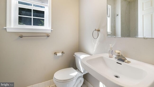 Building Photo - 24 Duttonview Dr