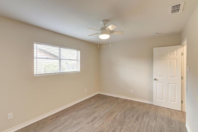 Building Photo - 1106 Bradshaw Dr