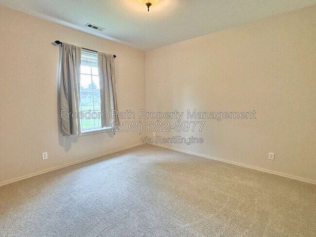 Building Photo - 500 E Sand Wedge Dr