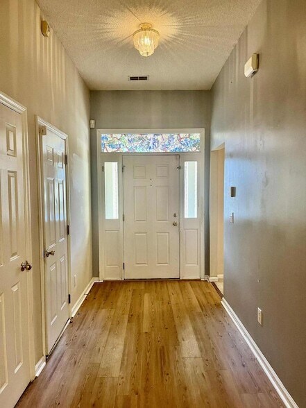 Building Photo - 524 Beverly Dr