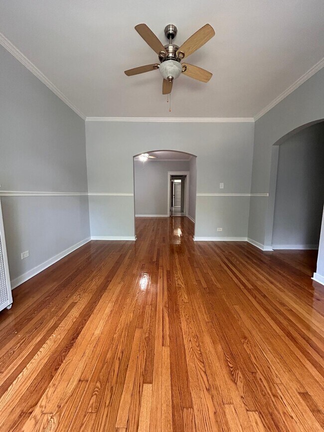 Building Photo - 1263 W Thorndale Ave