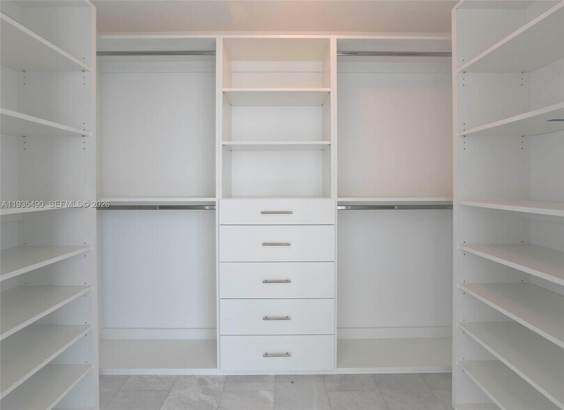 Building Photo - 650 NE 32nd St