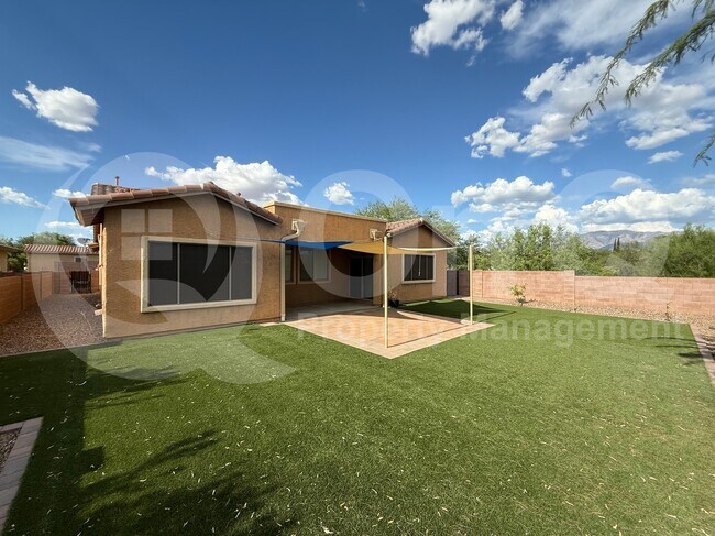 Building Photo - 1419 W Red Creek Dr
