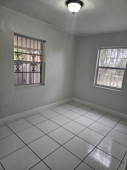 Building Photo - 1240 Rutland St