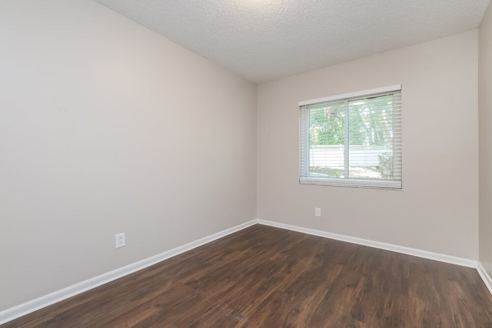 Building Photo - 226 Regal Park Dr
