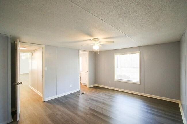 Building Photo - 351 Green Oaks Ct