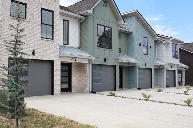 Building Photo - 725 Hornbuckle Rd