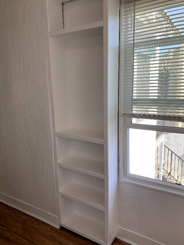 Building Photo - 2032 Vista Del Mar Ave