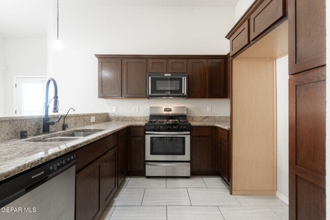 Building Photo - 14362 Loma Esmeralda