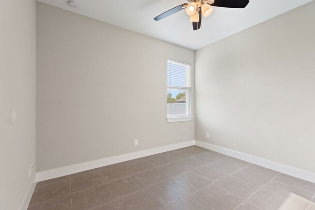 Building Photo - 361 Begonia Ct