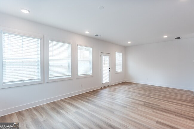 Building Photo - 3140 Marbella Cir