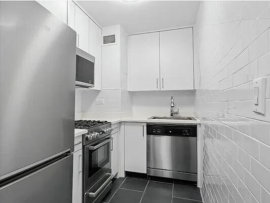Building Photo - 405 East 56th Street