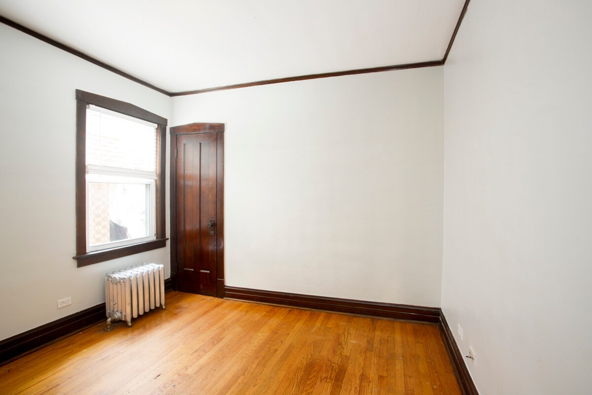 Building Photo - 2152 W Webster Ave