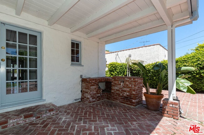 Building Photo - 146 N Citrus Ave