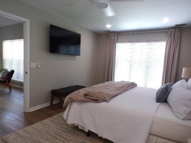 Building Photo - Adorable Home Located In Yacht Cove