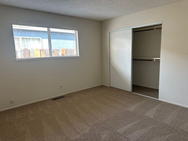 Building Photo - 55-0210