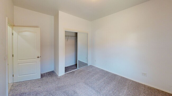 Building Photo - 4-Bed/2.25-Bath with Solar!