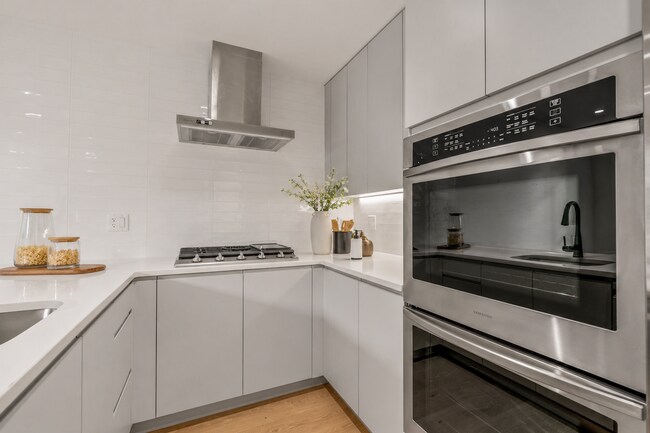 Building Photo - Garage parking, private outdoor space, and skyline views—this Northern Liberties home checks ever...