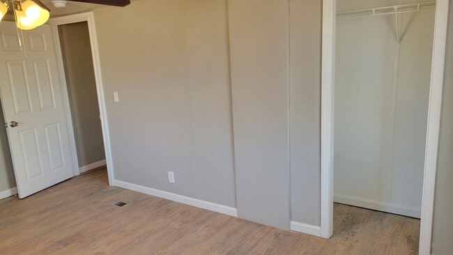 Building Photo - Totally Remodeled! 3/2