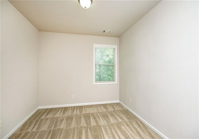 Building Photo - 7490 Silk Tree Pointe