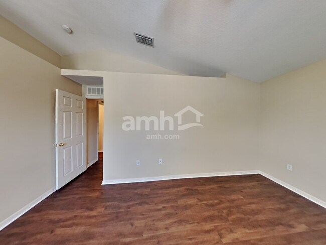 Building Photo - 17051 Lixberry Way