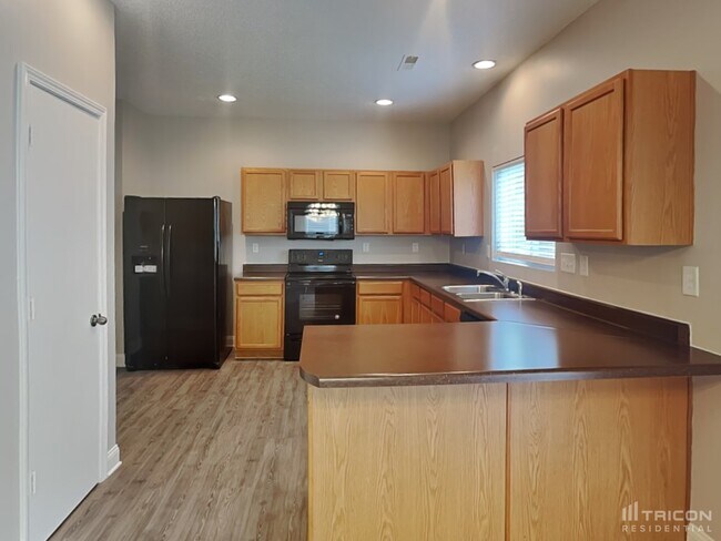Building Photo - 4744 Abercromby St