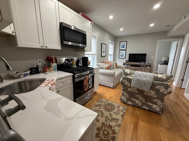 Building Photo - 1021 Winthrop Ave