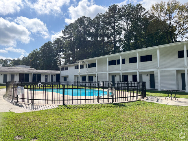 Building Photo - Courtyard Apartment Homes