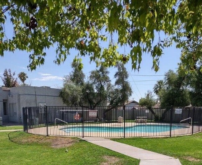 Building Photo - 2 Bedroom, 2 Bathroom Updated Condo