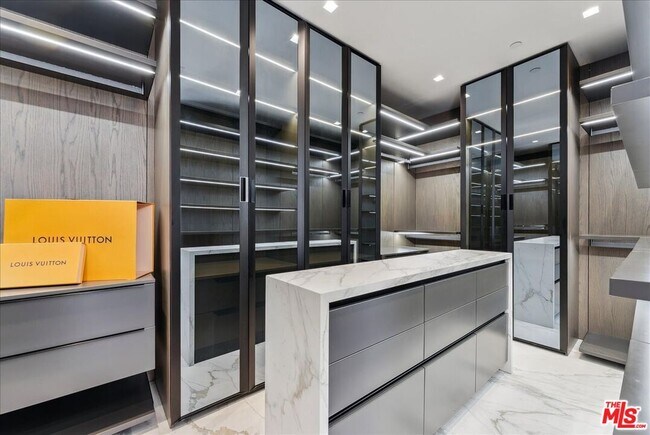 Building Photo - 213 S La Peer Dr