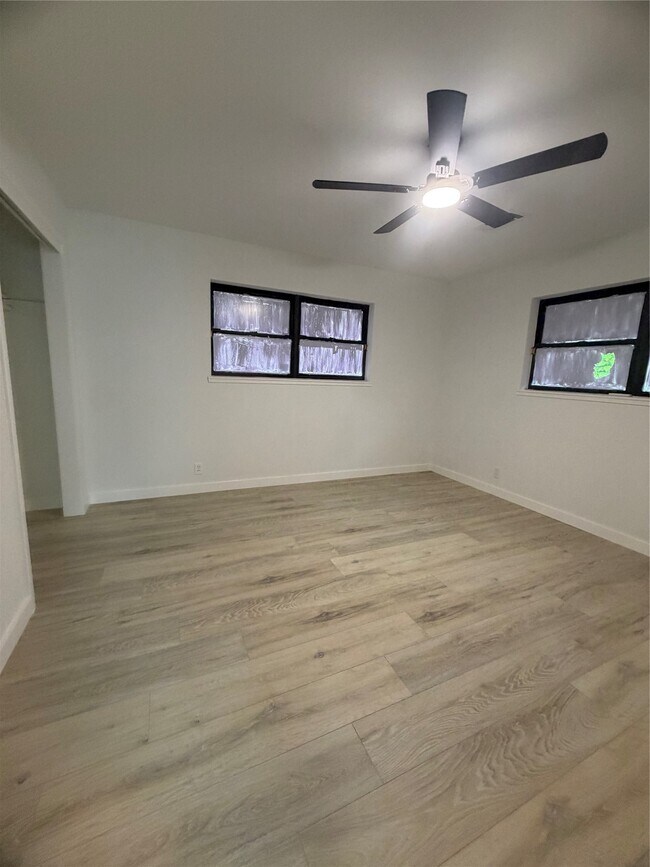 Building Photo - 143 Hollyvale Dr