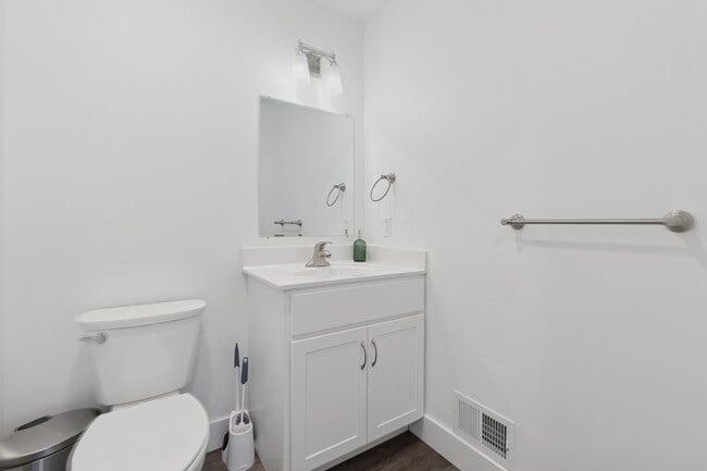 Building Photo - 504 W Prospect St