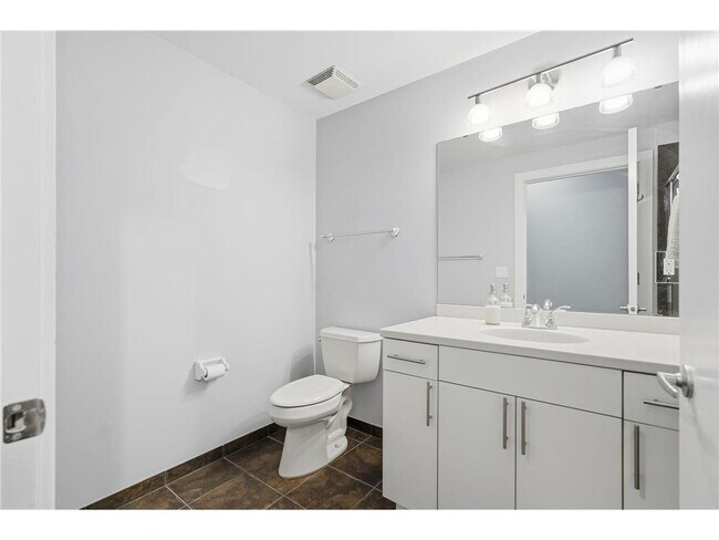 Building Photo - 401 N 2nd St