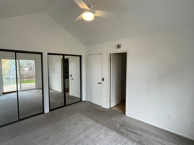 Building Photo - 2 bed 2 bath single family residence. AVAILABLE 5/16