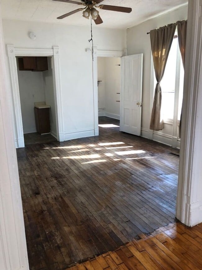 Building Photo - 924 Drake St