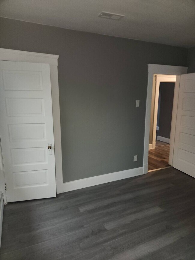 Building Photo - 1571 Dille Rd