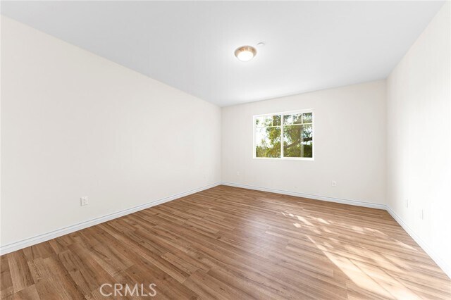 Building Photo - 5639 Huntington Dr