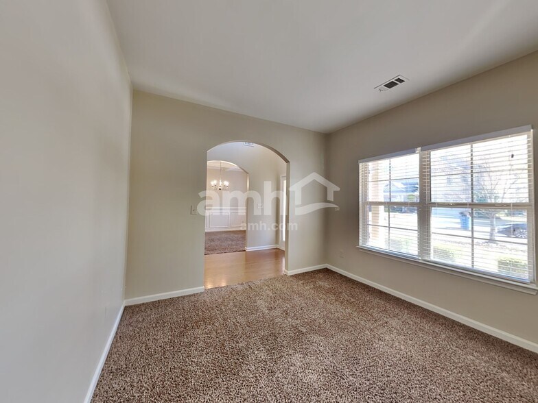 Building Photo - 812 Whitfield Oak Rd