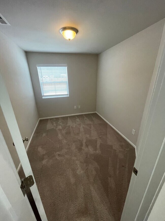 Building Photo - Gorgeous 4 Bed 3 Bath Home Built in 2019!