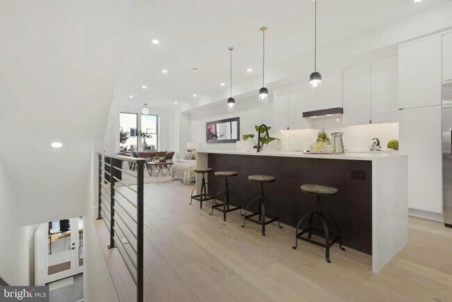 Building Photo - Modern 3BR/3BA Shaw Penthouse with Two Private Decks