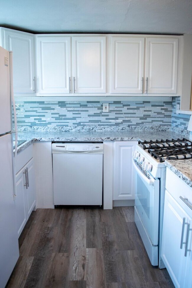 Building Photo - 25 South End Rd