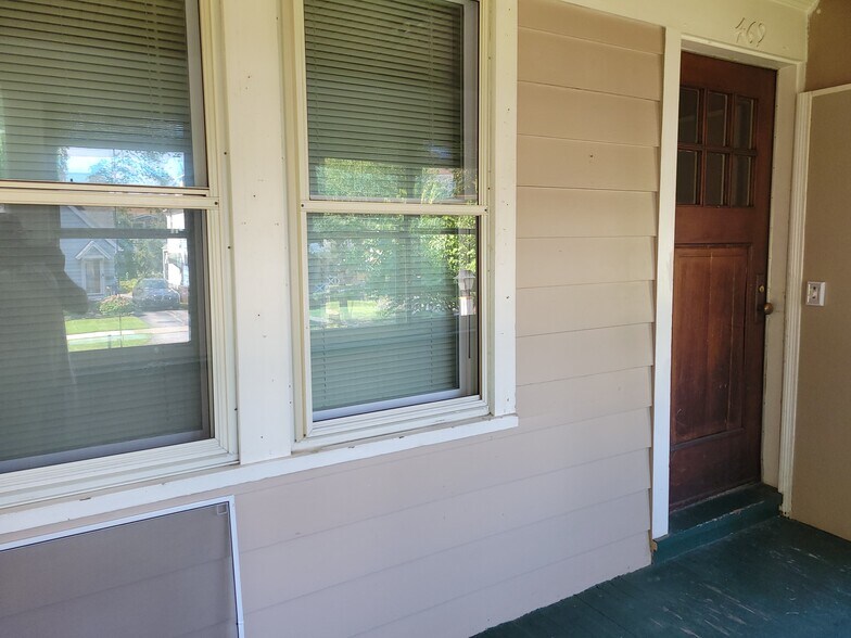 Enclosed 3 season porch - 469 Maplewood Ave