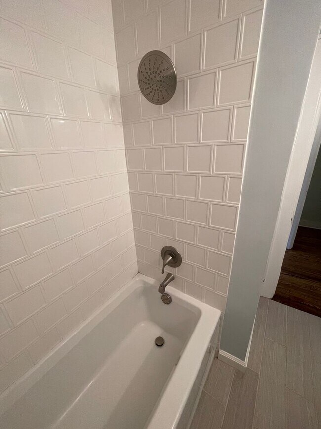 Building Photo - East Nashville!