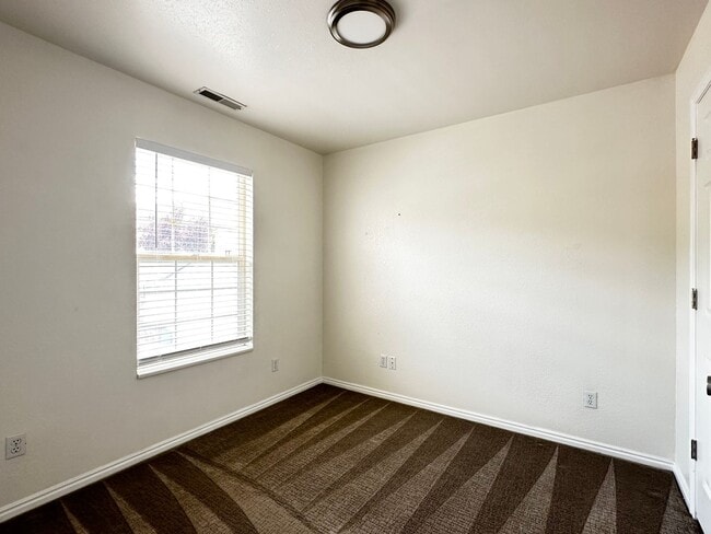 Building Photo - Amazing Townhome with Spectacular Views for Rent in Draper!