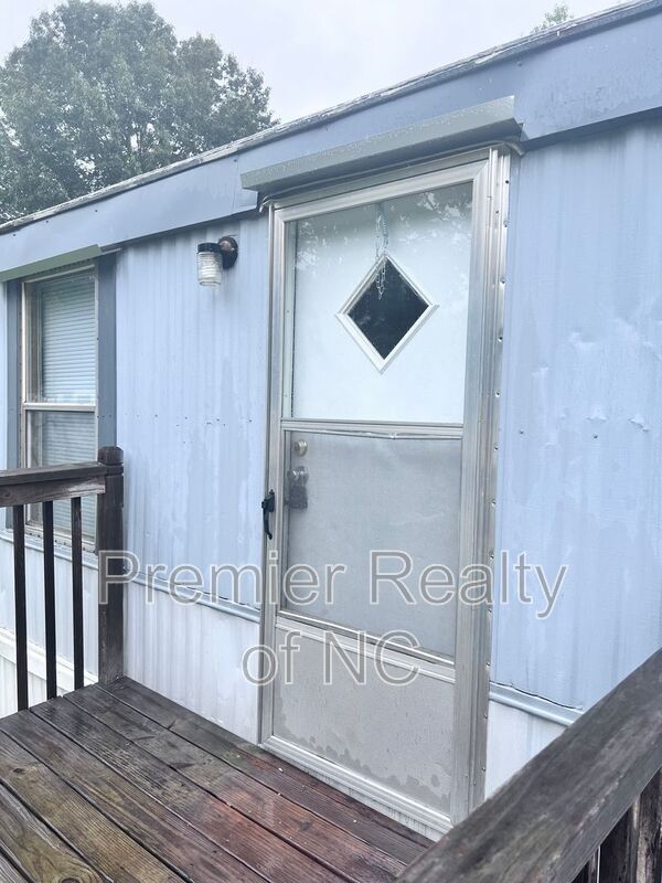 Building Photo - 273 Deer Run Dr