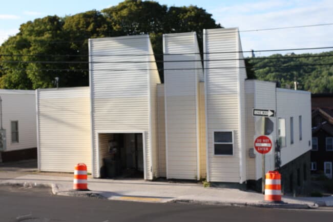 Building Photo - 312 E Montezuma Ave