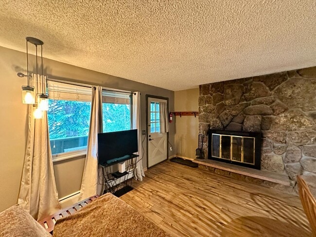 Building Photo - 247 Hi Country Dr