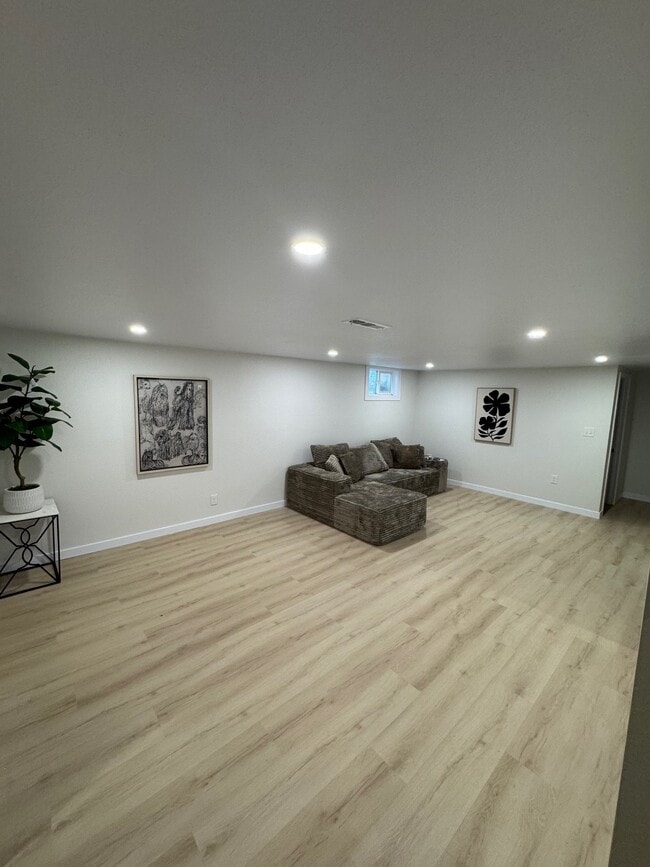 Building Photo - 8551 Circle Dr
