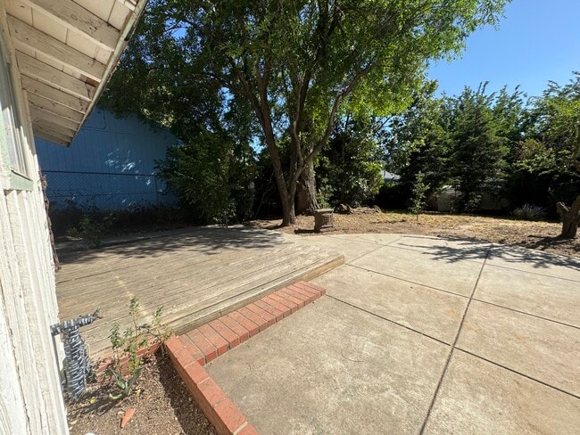 Building Photo - 9502 Yerba Buena Ave